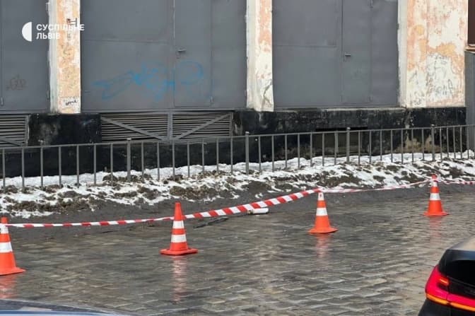 У Львові тимчасово обмежили рух транспорту через ліквідацію наслідків обстрілу