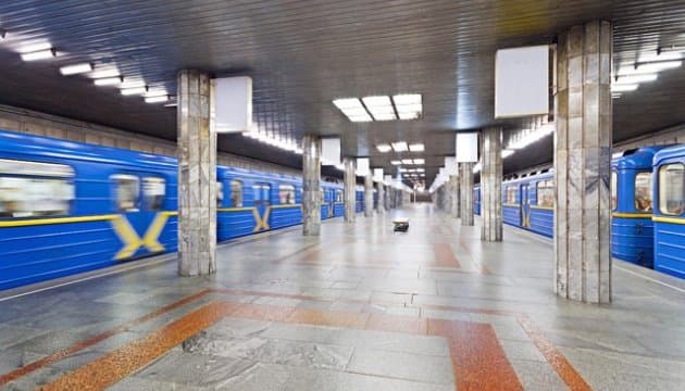 Внаслідок атаки на Київ пошкоджено станцію метро «Почайна»