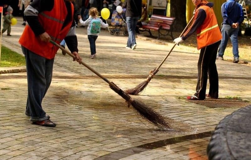 Прибирання вулиць. Фото: відкриті джерела
