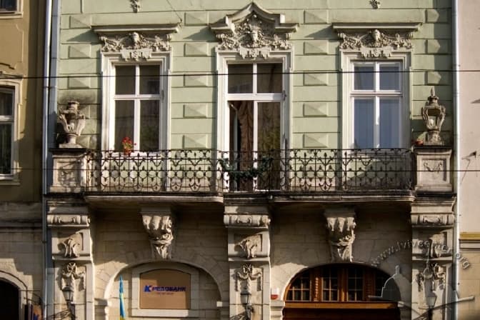 Фото кам'яниці на площі Ринок,20. Центр міської історії