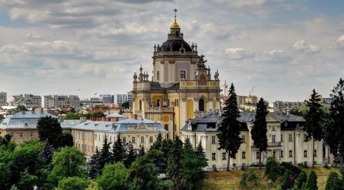 Львів’ян запрошують на екскурсії Митрополичими садами