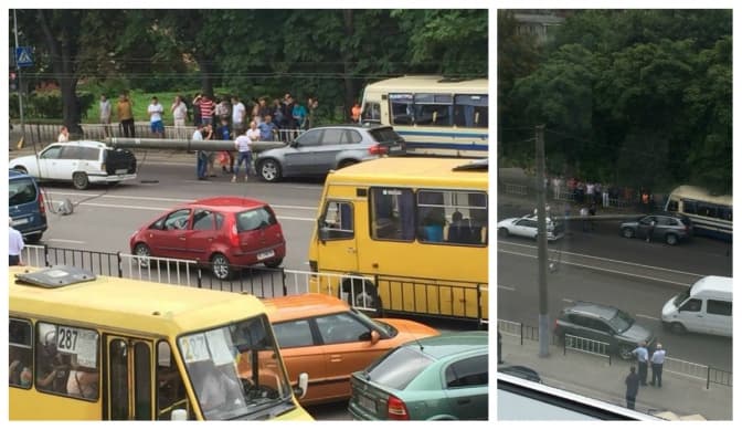 Ситуація на дорогах Львова: на Городоцькій стовп упав на авто. Фото