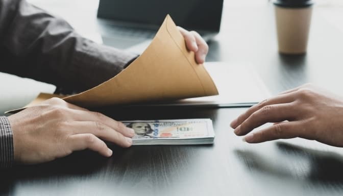 Як можна повідомити про випадки корупції на Львівщині