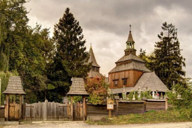 Куди поїхати на вихідні зі Львова: місто Роксолани та старих церков