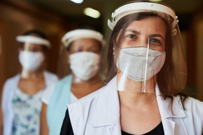 Киян закликають знову носити маски, у місті різкий приріст хворих на Covid-19