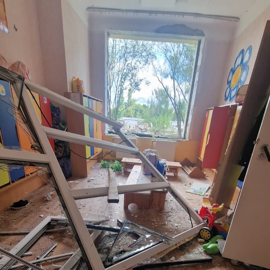 Руйнування шкіл та садочків у Києві: скільки закладів освіти пошкоджено через обстріли та як їх відновлюють