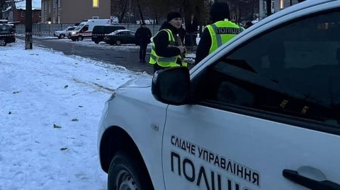 У Києві в руках чоловіка вибухнула коробка, він загинув