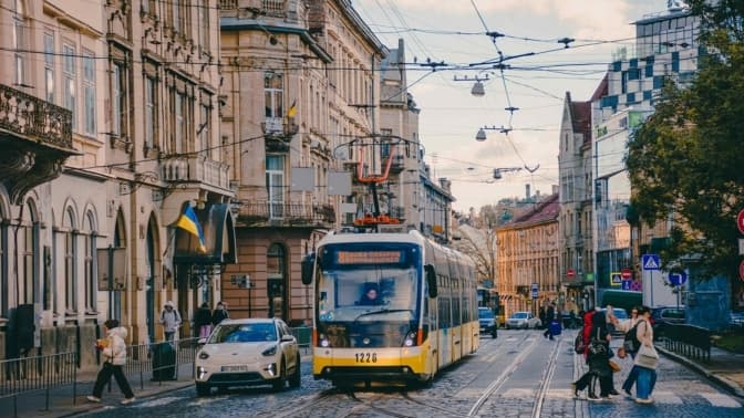 Відзавтра в центрі Львова замінятимуть аварійну трамвайну колію: як курсуватиме транспорт