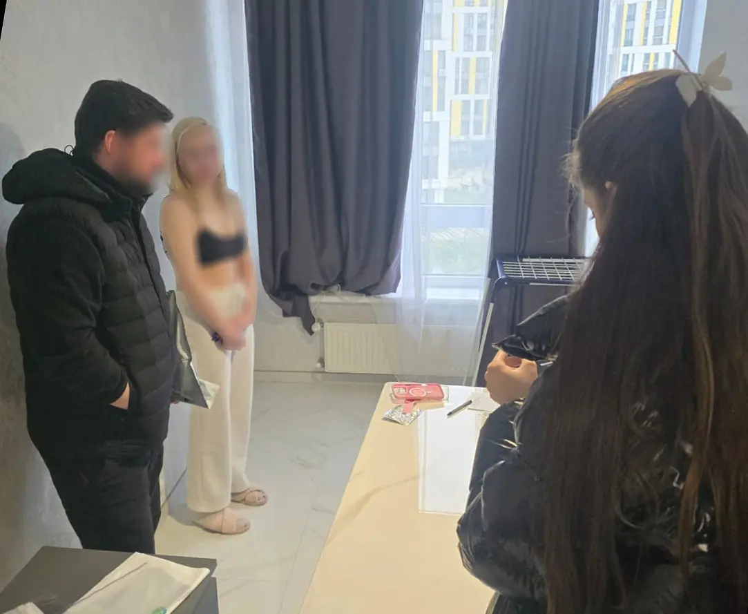 У Львові поліцейські розслідують факт сексуальної експлуатації неповнолітньої в салоні еротичного масажу / фото Поліції Львівської області