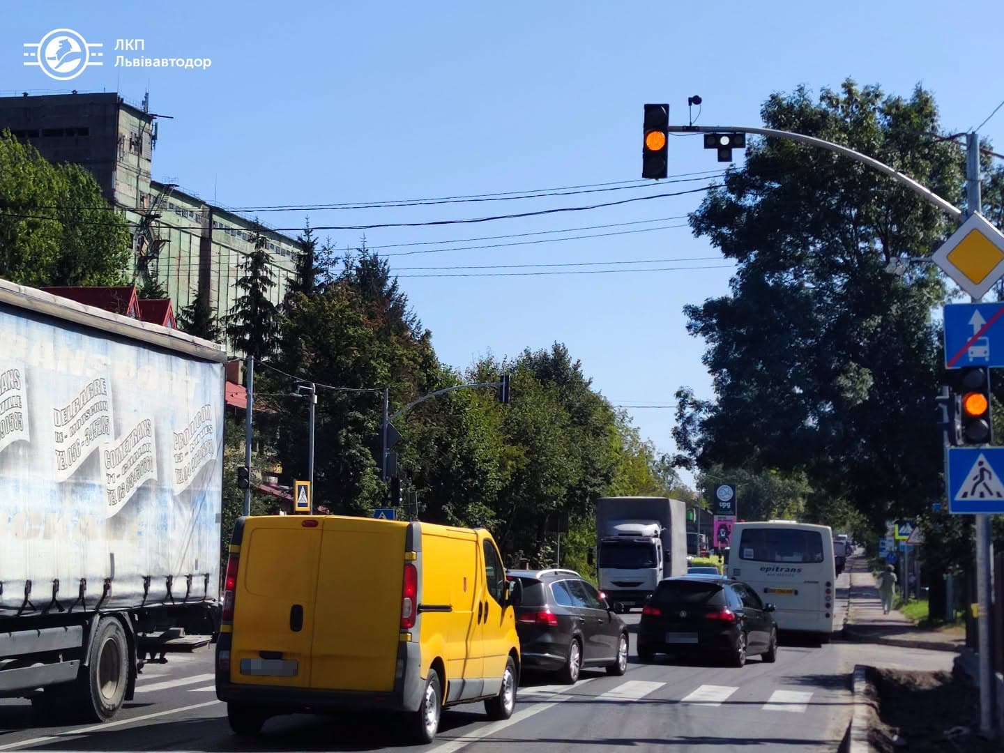 Новий світлофорний об'єкт на перехресті вул. Шевченка-Брюховицька / фото: ЛКП "Львівавтодор"