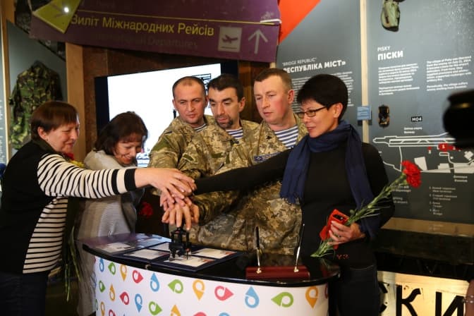 Укрпошта ввела в обіг марку, присвячену «Кіборгам». Фото