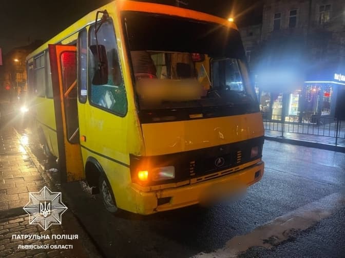 У Львові патрульні зупинили водія маршрутки «під наркотиками»