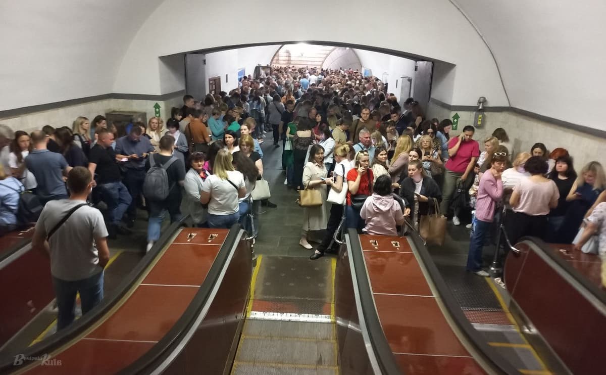 Укриттям у «Київському метрополітені» скористалися 56 тисяч людей, у КП спростували інформацію про обмеження доступу громадян до станцій