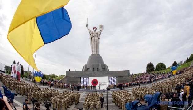 Більшість українців вважають 9 травня пережитком минулого чи буденністю. Опитування