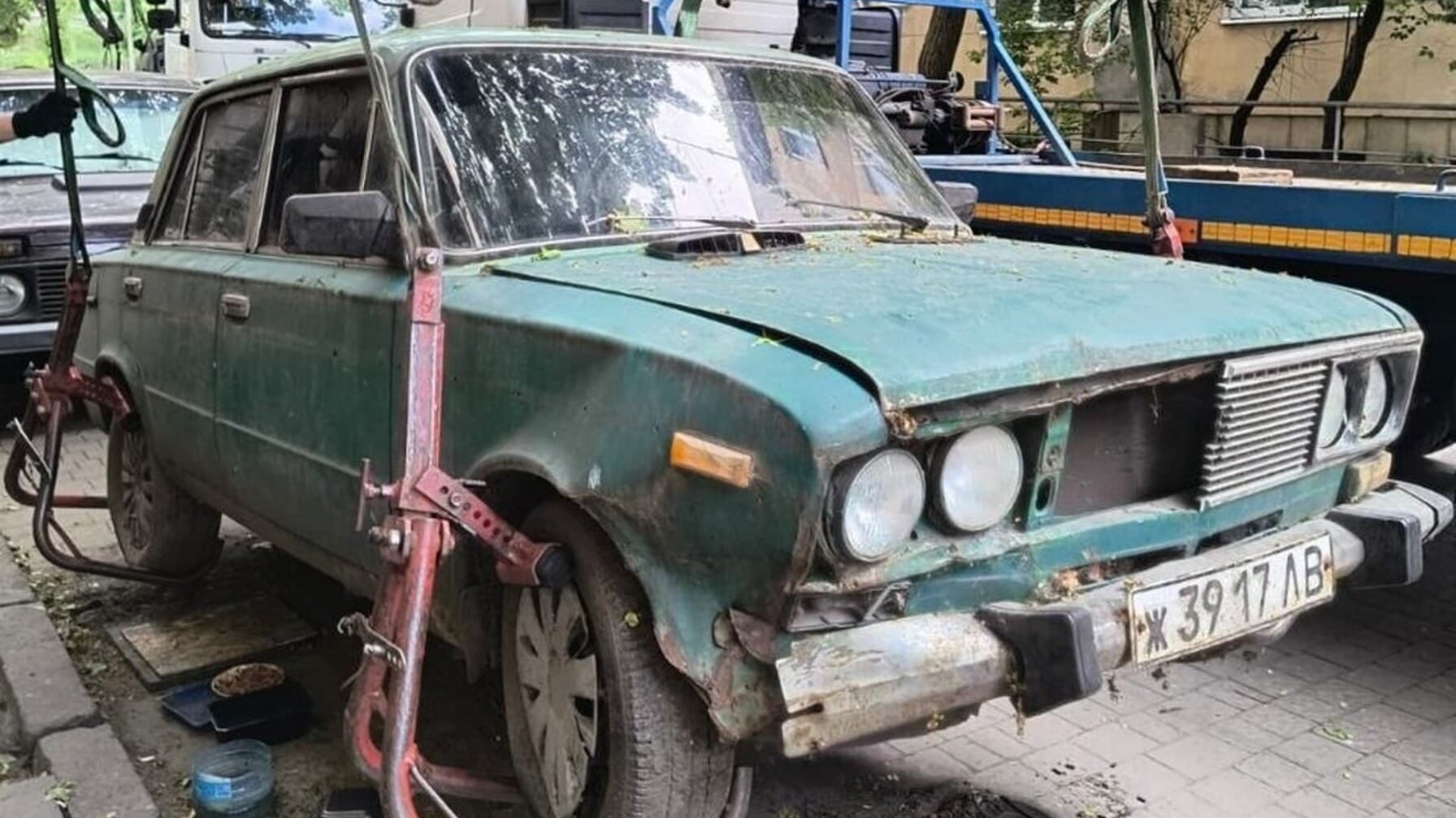 У Львові на штрафмайданчик відправили ще 4 покинуті автівки/Фото: ЛМР