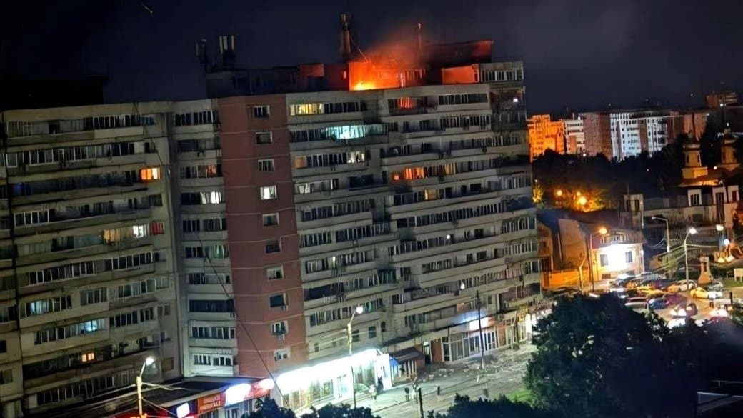 У квартирі багатоповерхівки виникла пожежа у румунській Галаці після падіння дрона рф / фото Romanian Department for Emergency Situations (DSU)
