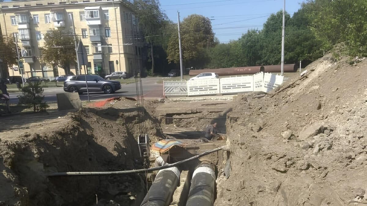 На одній з вулиць у Львові завершили заміну аварійної тепломережі: тролейбус №22 курсуватиме зі змінами