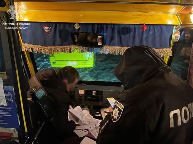 Правоохоронці перевірили львівського перевізника, який випустив на маршрут водія «під наркотиками»
