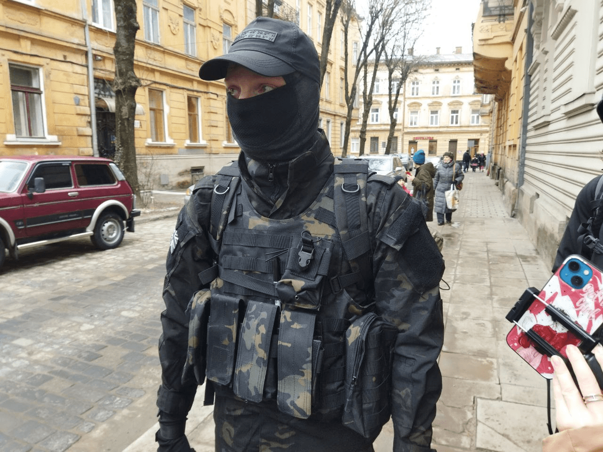 «Це обов’язок світу захистити вас». Іноземні добровольці у Львові про російсько-українську війну