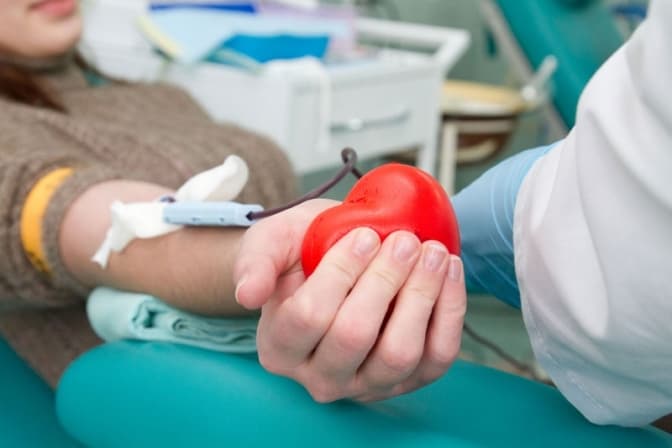 У Львові закликають здавати кров на донорство. Які групи потрібні