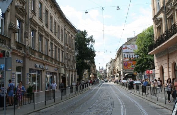Львів’ян закликають долучитися до опитування про пішохідні зони в місті