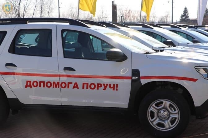 Для сільських амбулаторій на Львівщині закупили 159 автівок. Куди направлять