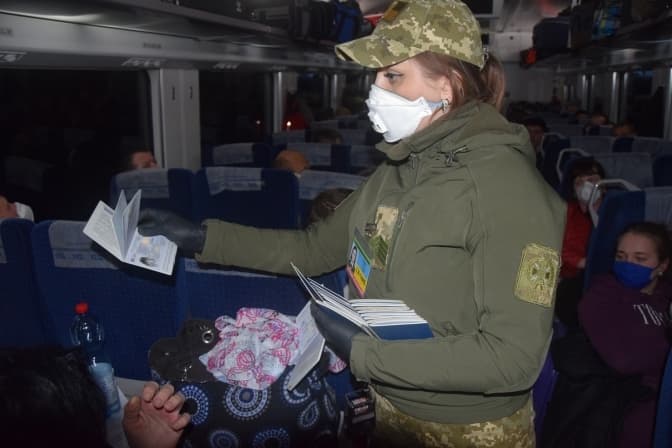 Україна і Польща домовились про гуманітарний коридор для евакуації українців