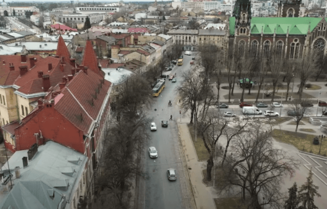 У Львові на пів року закрили другу частину Бандери. Транспорт курсує зі змінами