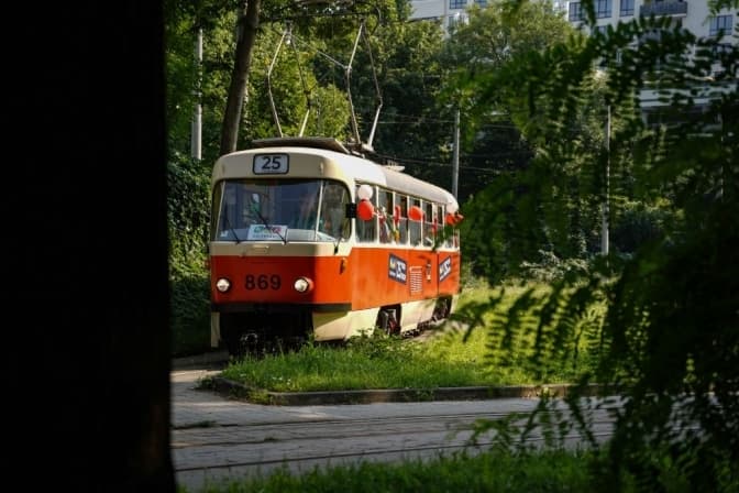 Під час екскурсій на ретро-трамваї у Львові зібрали майже 32 тис. гривень на благодійнсть