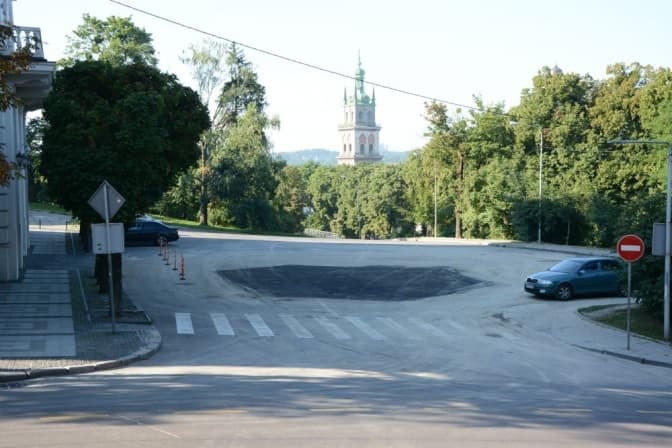 Вулицю Винниченка у Львові відкрили для проїзду