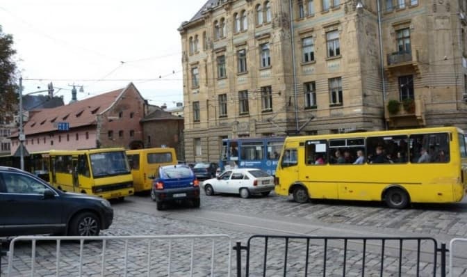 У Львові змінили маршрути двох автобусів: нові кінцеві зупинки