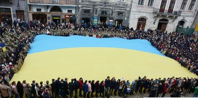У центрі Львова відбувся флеш-моб з виконання гімну України. Відео