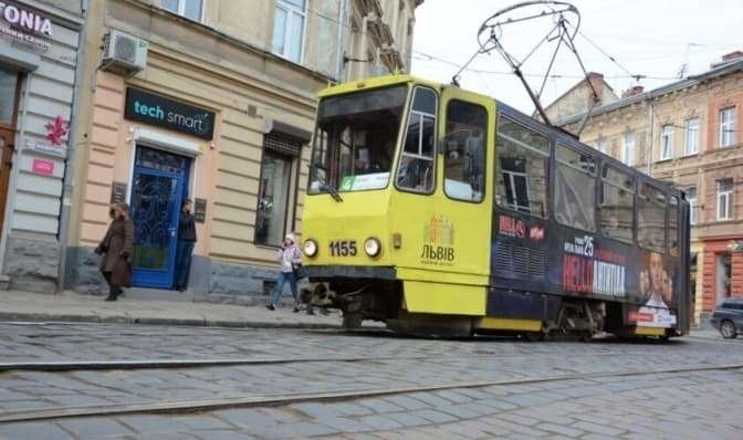 Водіїв просять сьогодні оминати одну із вулиць Львова, де ремонтують дорогу
