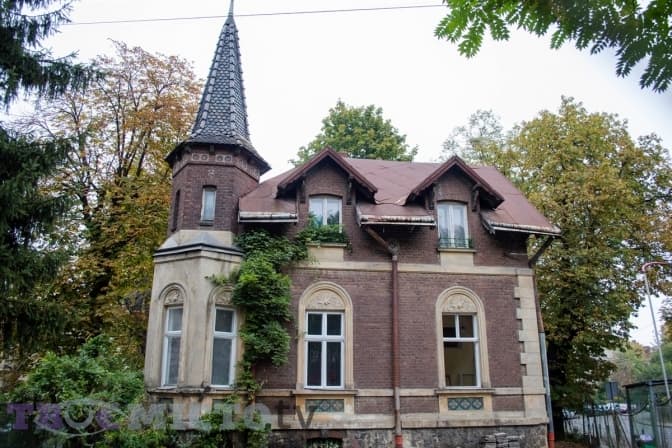 Пандемія завадила завершити ремонт загадкової вілли «На хресті» у Львові