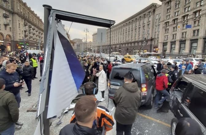 На Майдані Незалежності в Києві водій в'їхав у натовп людей. Є загиблі