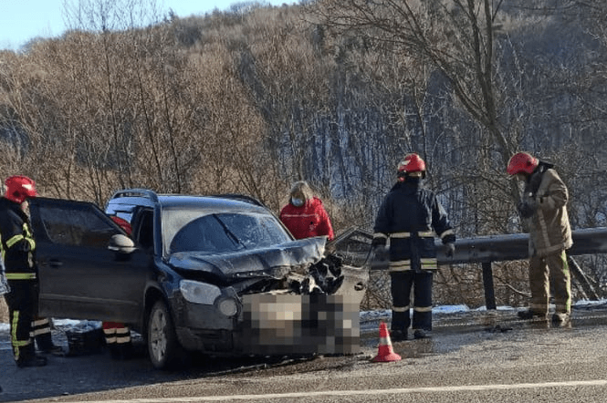 На об'їзній Львова сталася аварія, в якій загинули чоловік із дитиною. Оновлено