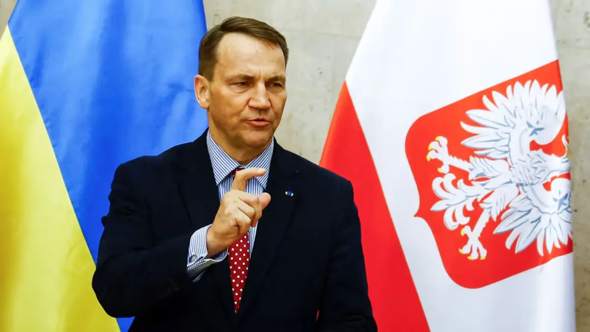 Polska rozważa możliwość zestrzelenia rosyjskich dronów nad Ukrainą – Sikorski