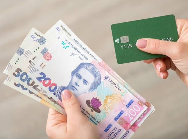 Українцям блокують картки через повторні нарахування держпідтримки: деталі