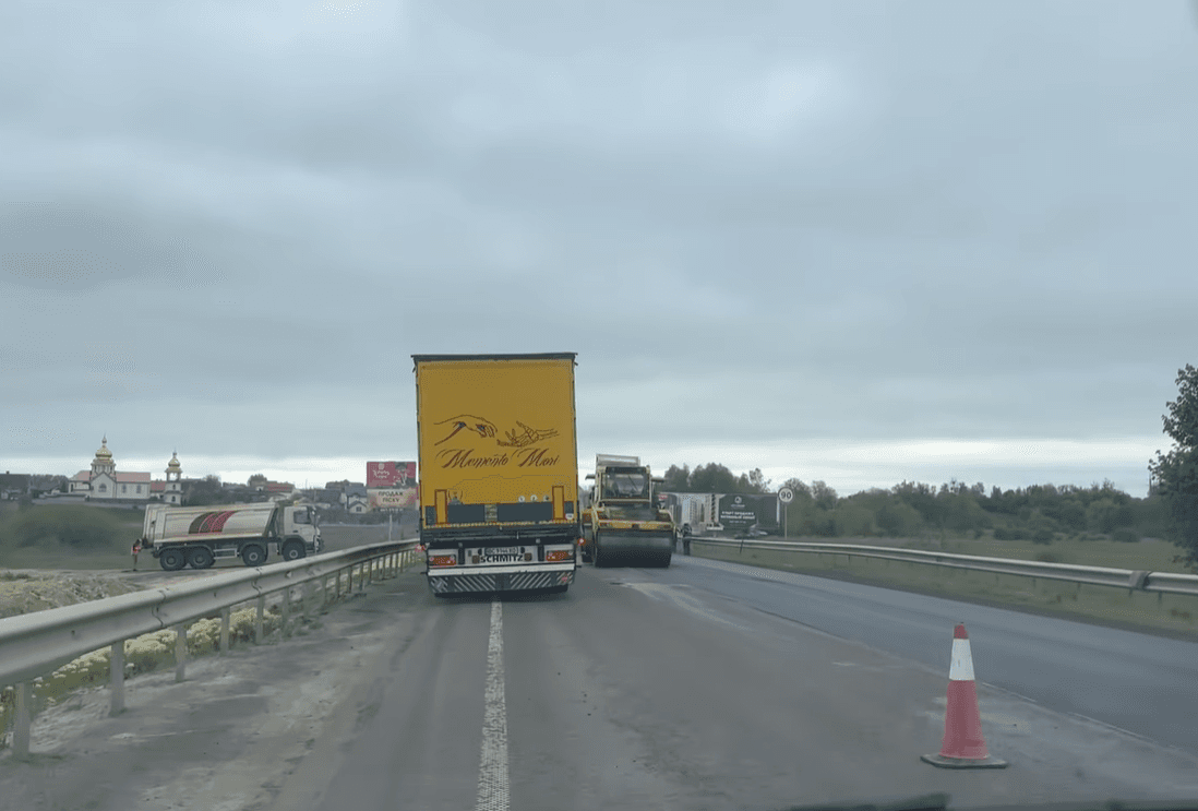Ремонт дороги на об'їзній Львова / фото: скриншот з відео Ігора Зінкевича