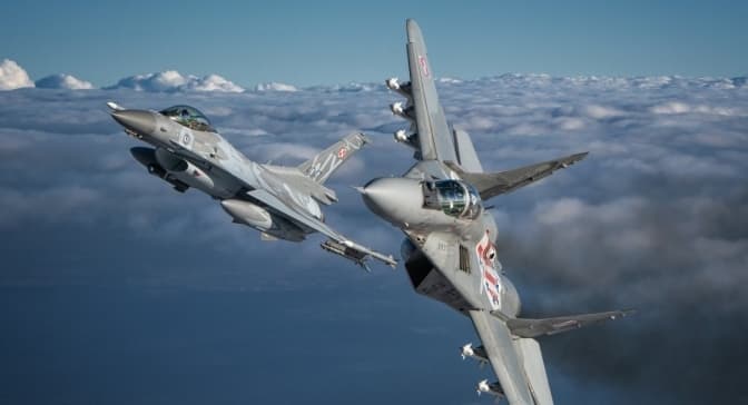 Польща підняла авіацію через масовану ракетну атаку росії