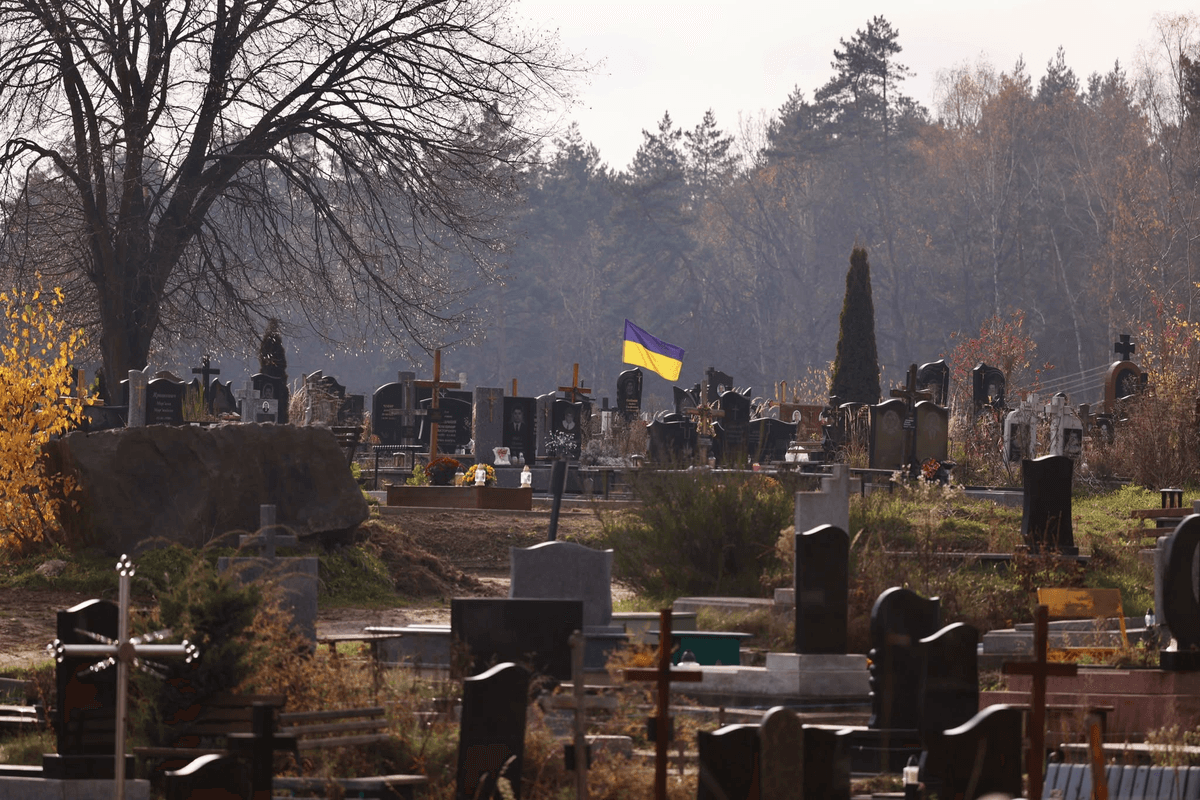 На найбільшому цвинтарі у Львові їздитиме безкоштовний автобус