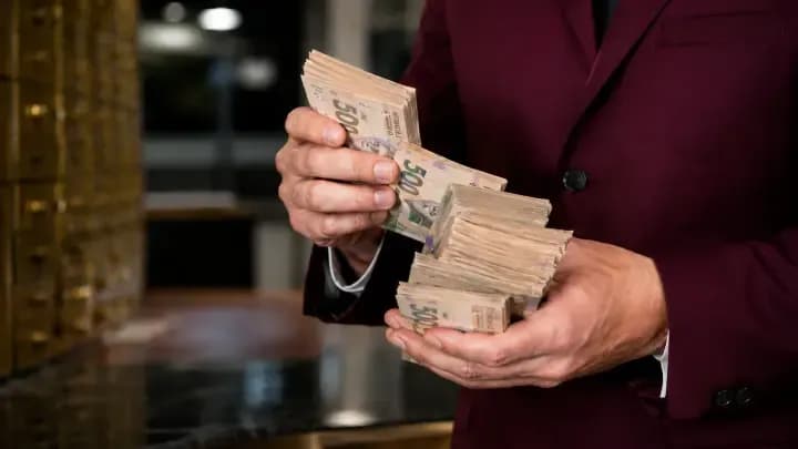 До 153 тисяч гривень: кому на Львівщині пропонують найвищі зарплати