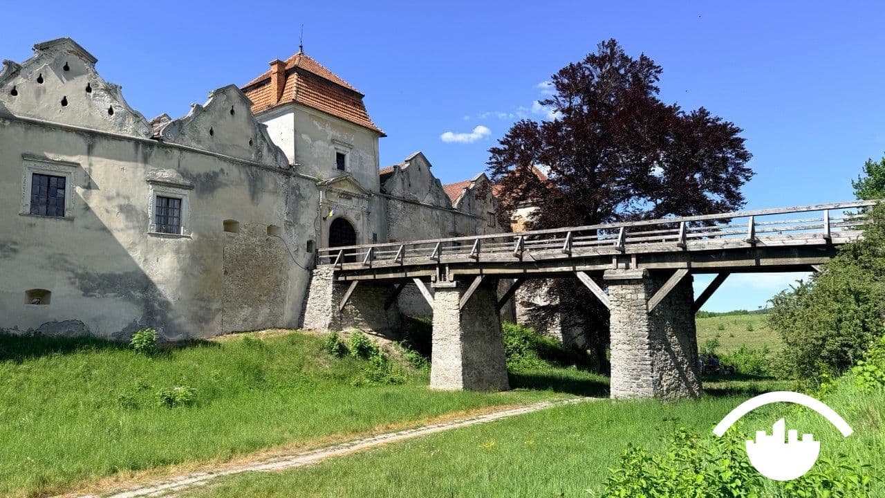 Вхід до Свірзького замку веде через міст