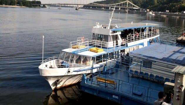 Альтернатива мостам та метро: кияни пропонують запустити громадський річковий транспорт на Дніпрі