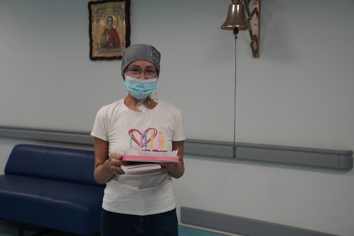 У Львові 19-річна дівчина стала доноркою кісткового мозку для своєї мами