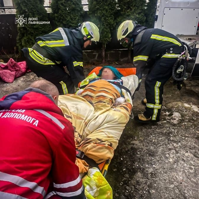На Львівщині у літній кухні приватного будинку стався вибух газу: власниця отримала опіки