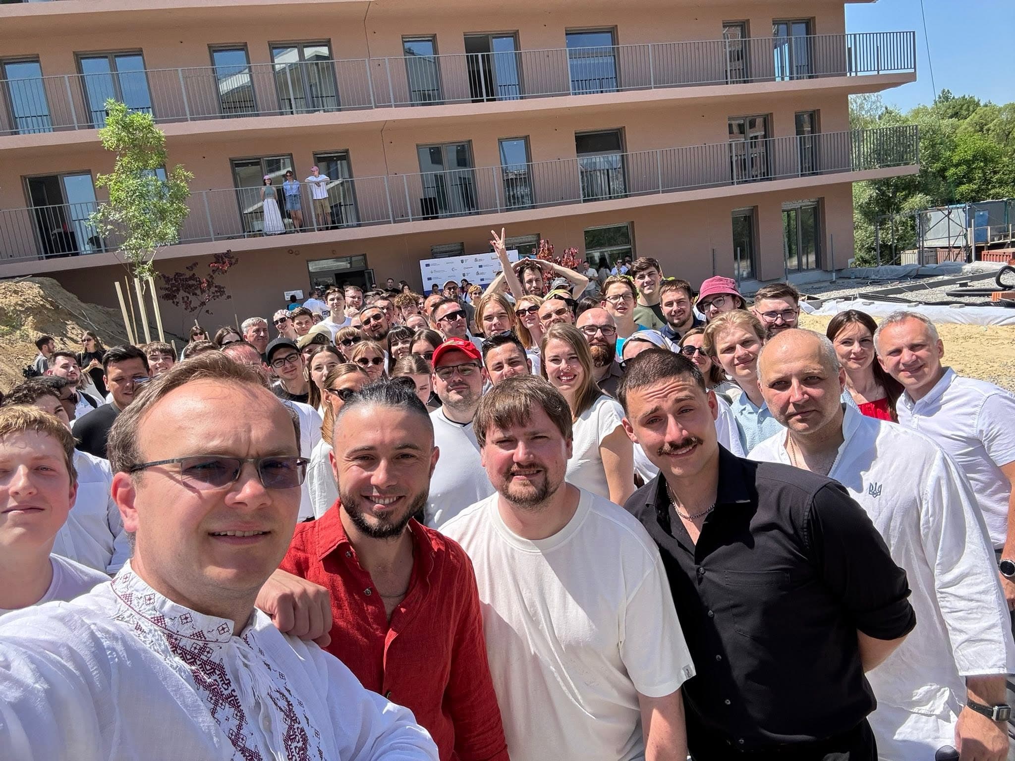 Тарас Тополя на презентації проєкту молодіжного житла / фото зі сторінки лідера "Антитіл"