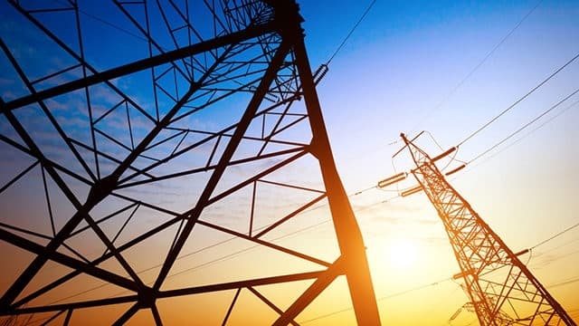 Ворог обстріляв енергетичну інфраструктуру, у деяких областях – екстрені відключення світла