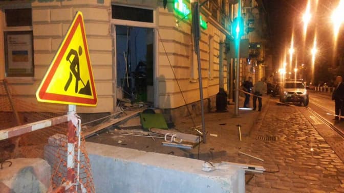 У Львові підірвали банкомат: поліція шукає свідків. Доповнено