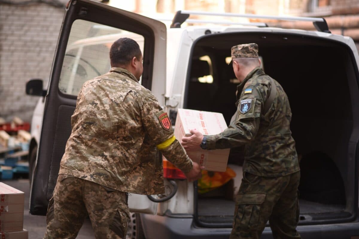 Львівська волонтерка нагадує Зеленському, що родини військових чекають на його підпис